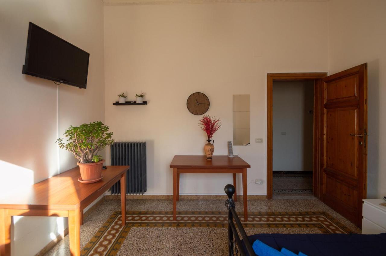 Bonanno Street Tower Free Parking Hotel Pisa Exterior photo